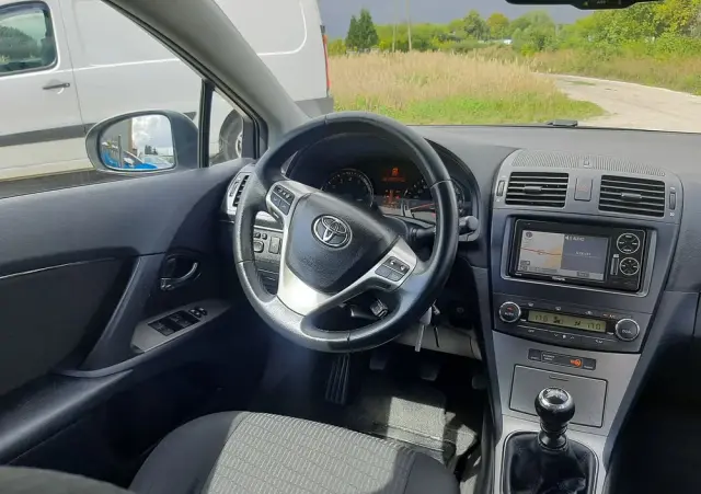 TOYOTA Avensis 1.8 Executive