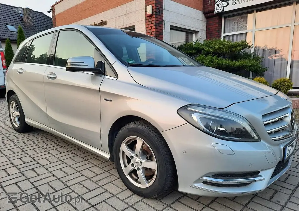 MERCEDES-BENZ Klasa B 180 (BlueEFFICIENCY)