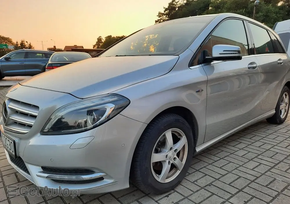 MERCEDES-BENZ Klasa B 180 (BlueEFFICIENCY)