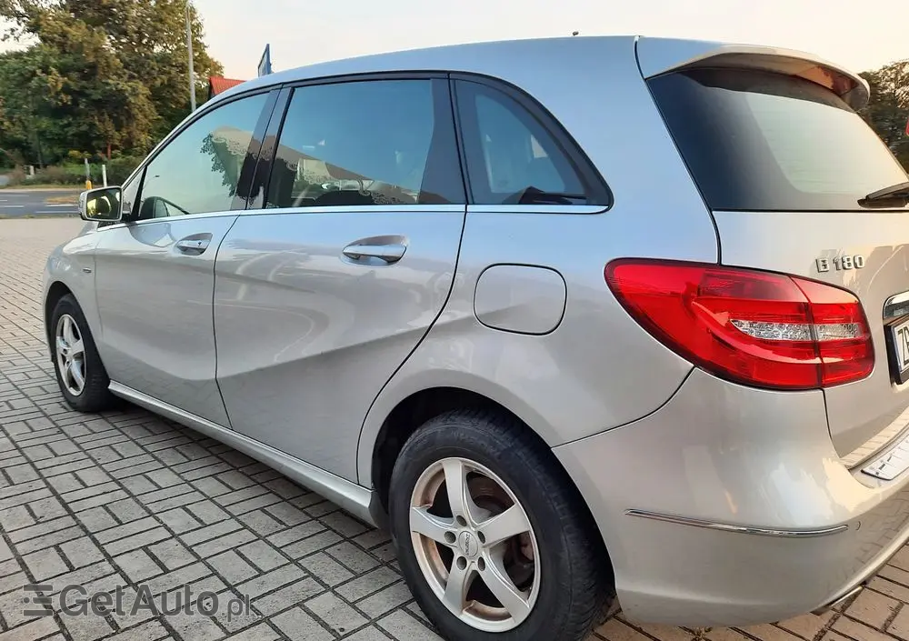 MERCEDES-BENZ Klasa B 180 (BlueEFFICIENCY)
