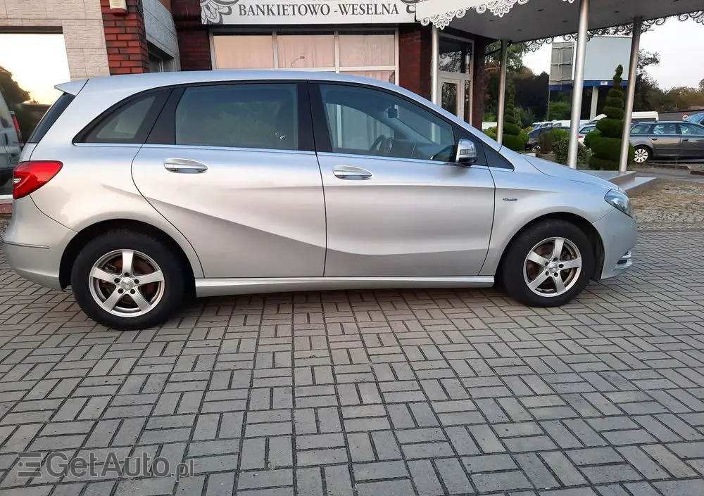 MERCEDES-BENZ Klasa B 180 (BlueEFFICIENCY)