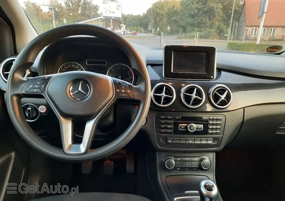 MERCEDES-BENZ Klasa B 180 (BlueEFFICIENCY)