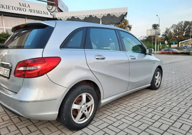 MERCEDES-BENZ Klasa B 180 (BlueEFFICIENCY)