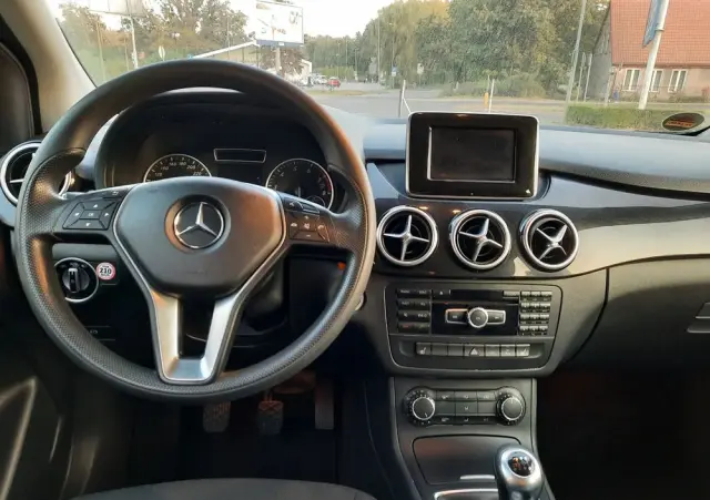 MERCEDES-BENZ Klasa B 180 (BlueEFFICIENCY)