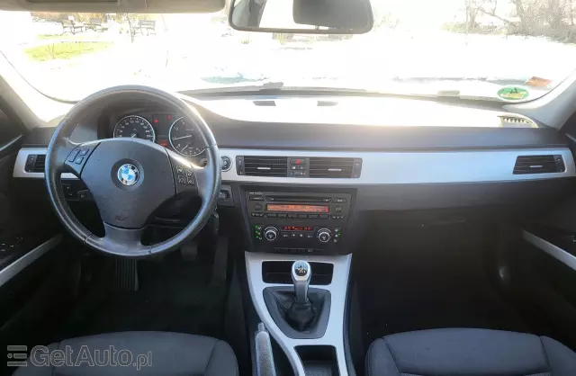 BMW Seria 3 320i (170 KM)