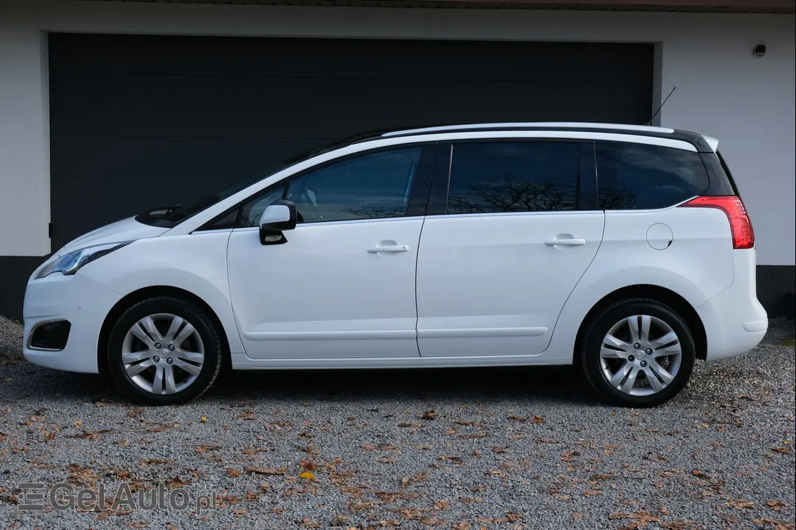 PEUGEOT 5008 Allure 150