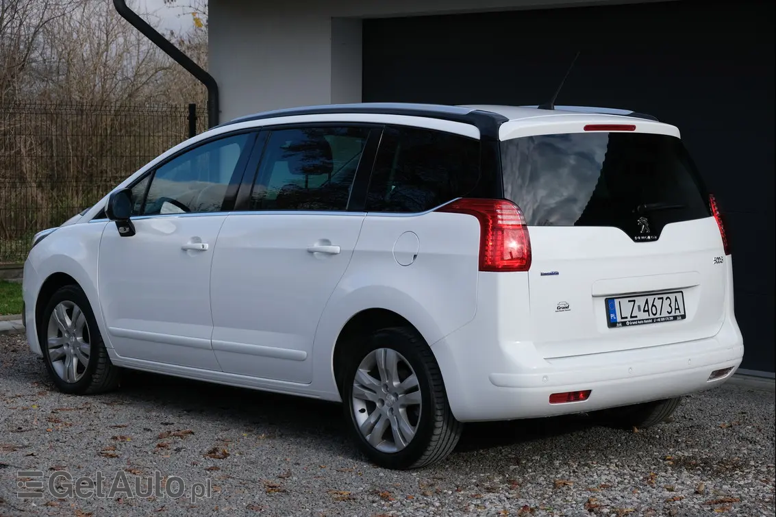PEUGEOT 5008 Allure 150