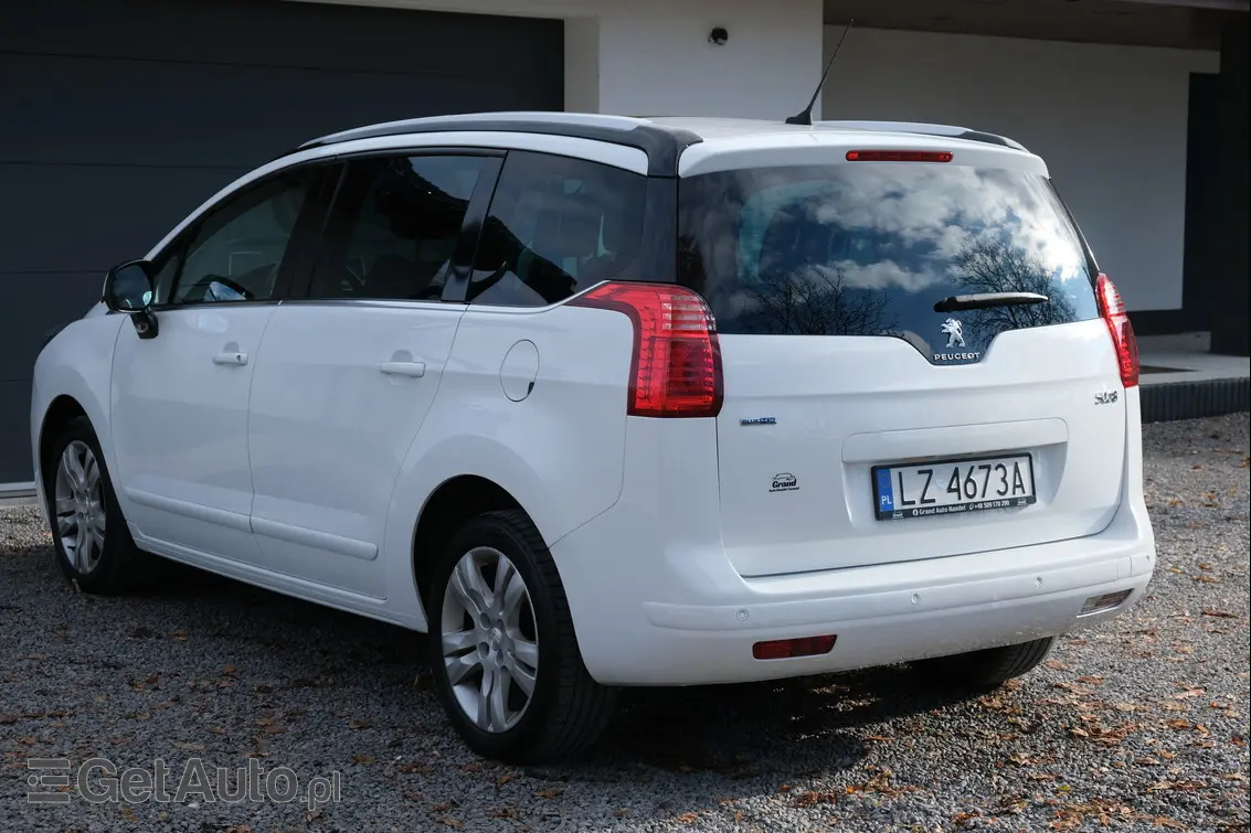 PEUGEOT 5008 Allure 150