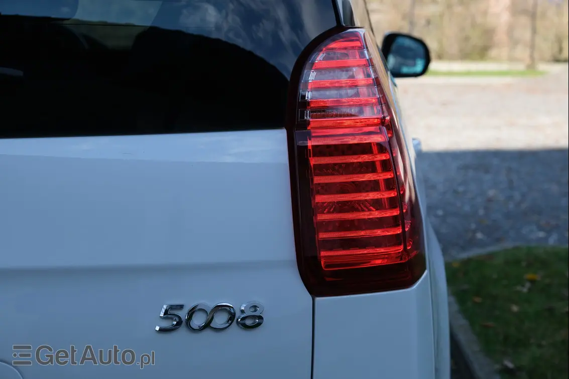PEUGEOT 5008 Allure 150