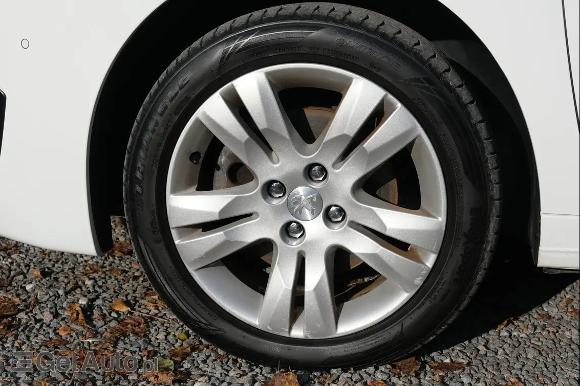 PEUGEOT 5008 Allure 150