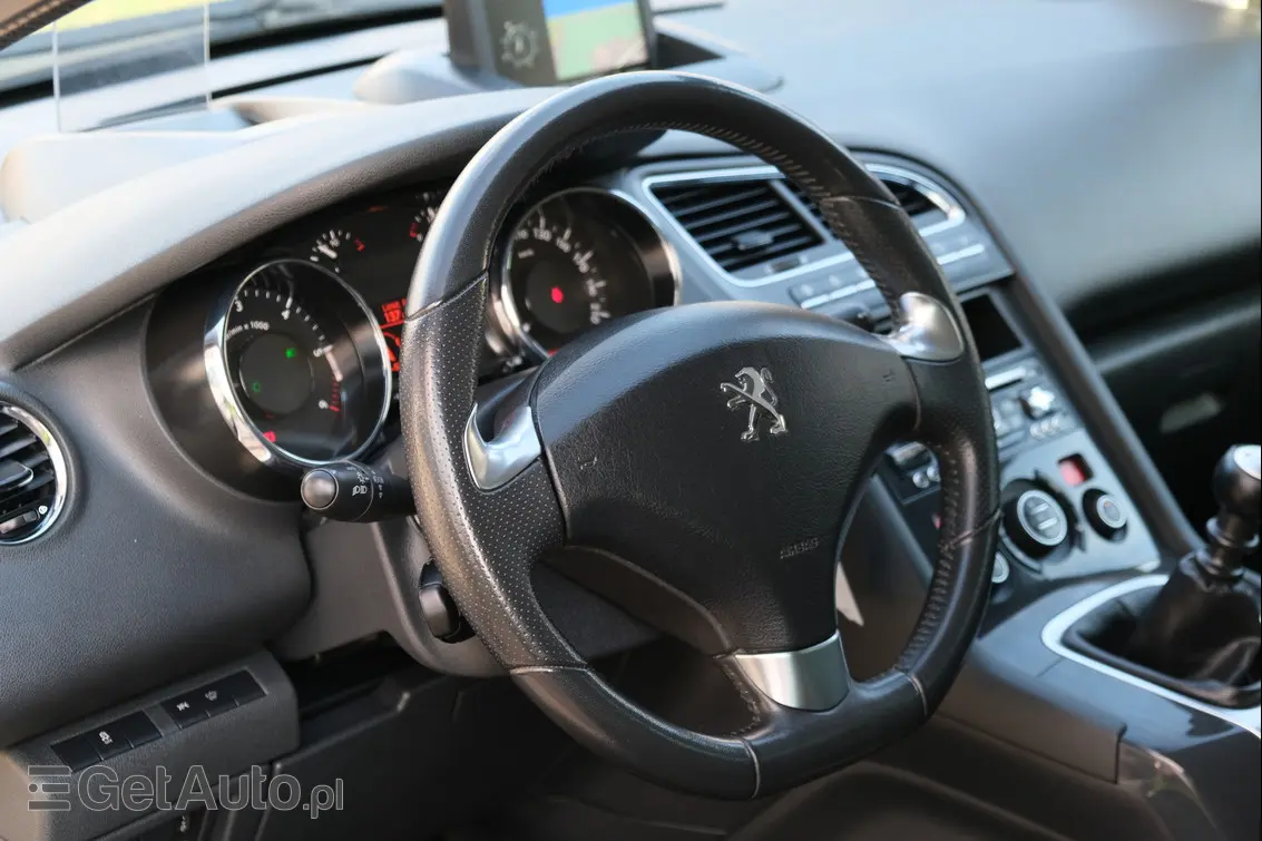 PEUGEOT 5008 Allure 150