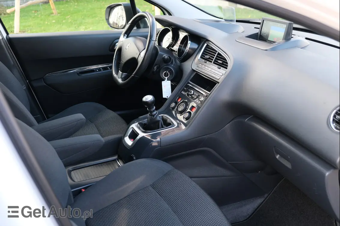 PEUGEOT 5008 Allure 150