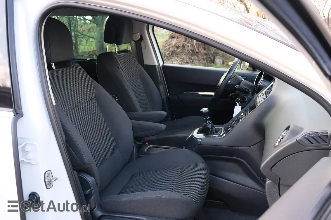 PEUGEOT 5008 Allure 150