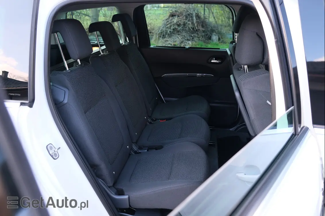 PEUGEOT 5008 Allure 150