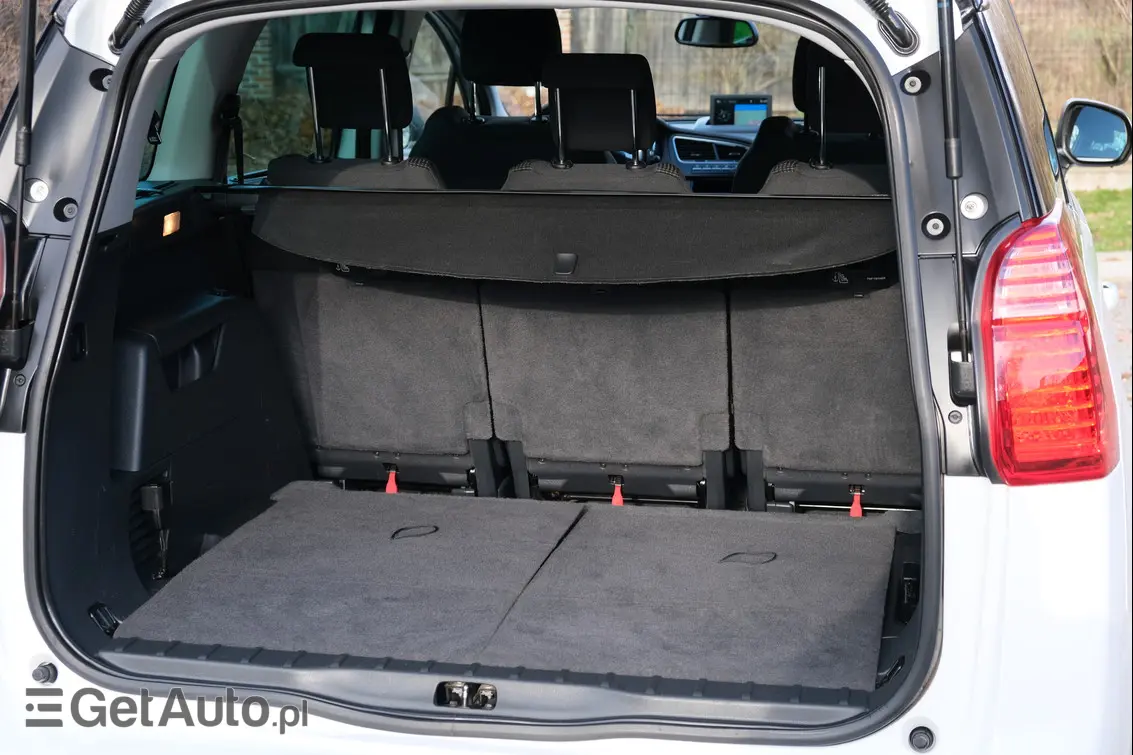 PEUGEOT 5008 Allure 150