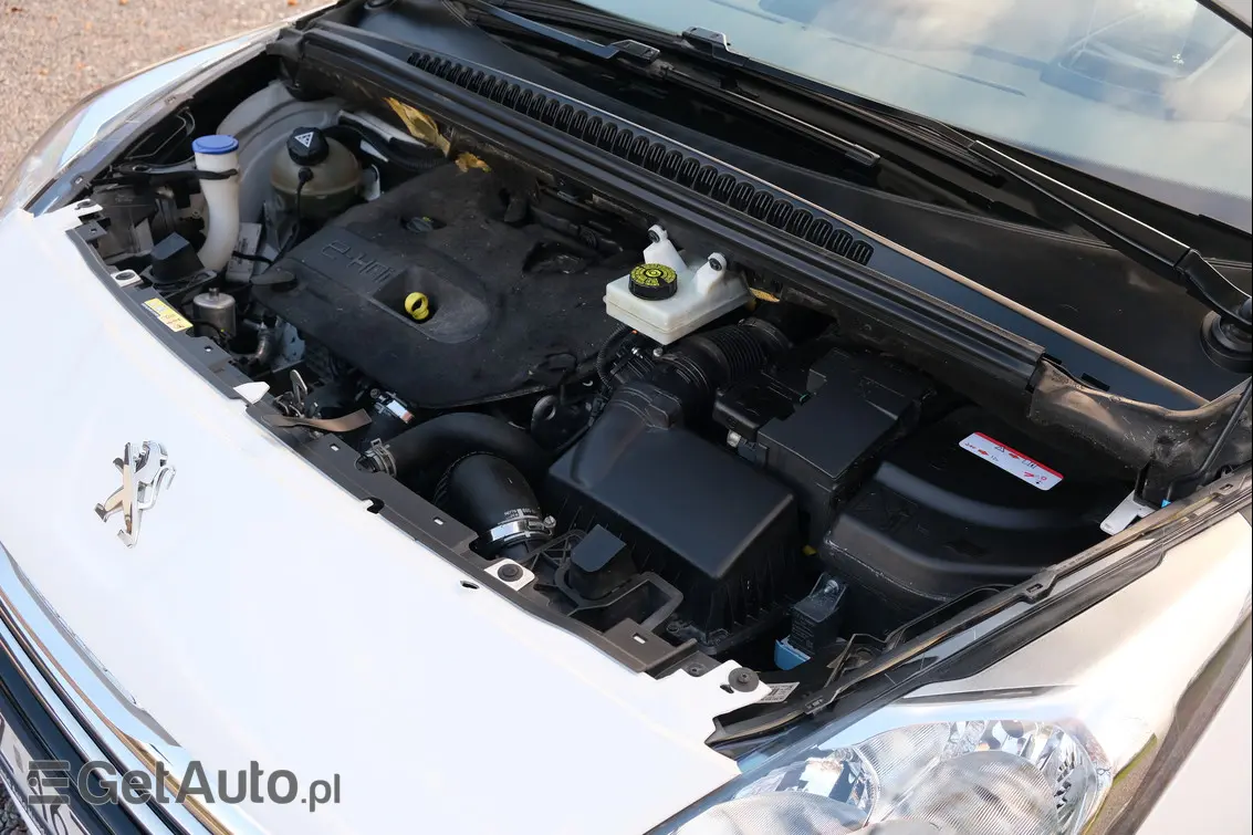 PEUGEOT 5008 Allure 150