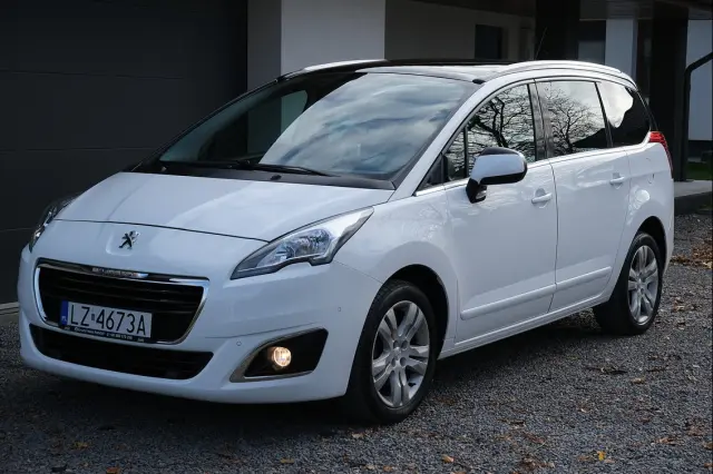 PEUGEOT 5008 Allure 150