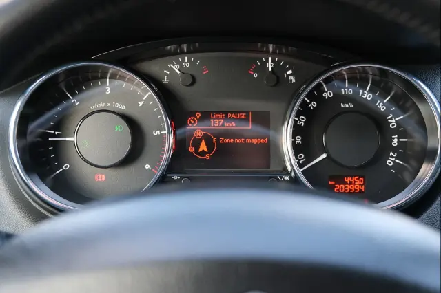 PEUGEOT 5008 Allure 150