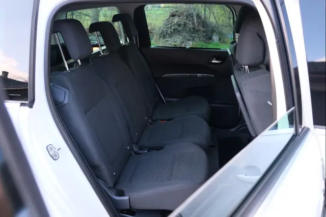 PEUGEOT 5008 Allure 150