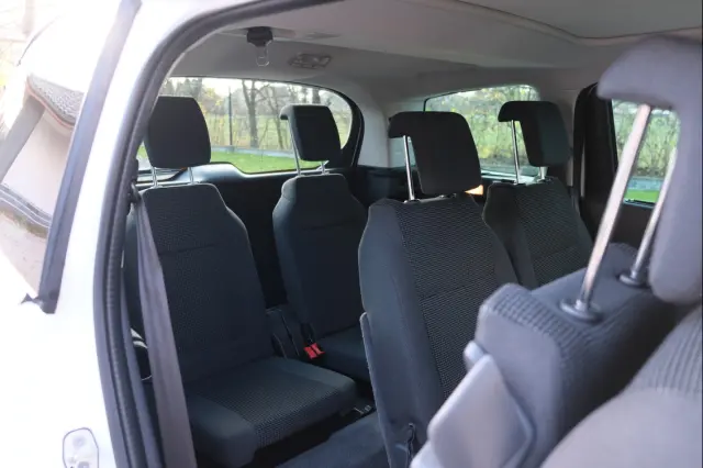 PEUGEOT 5008 Allure 150