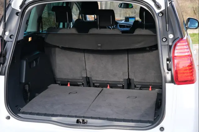 PEUGEOT 5008 Allure 150