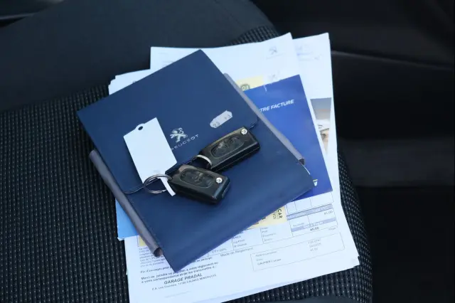 PEUGEOT 5008 Allure 150