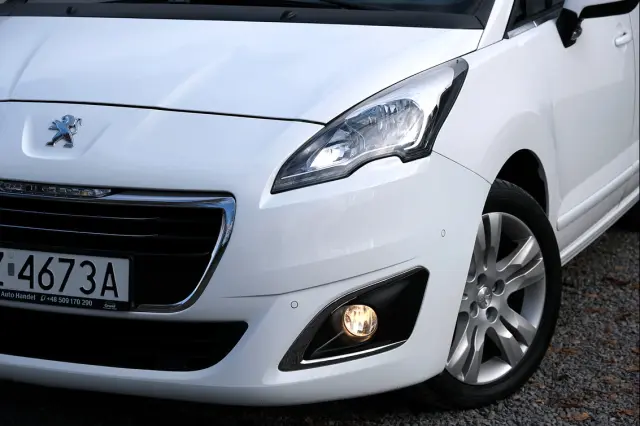 PEUGEOT 5008 Allure 150