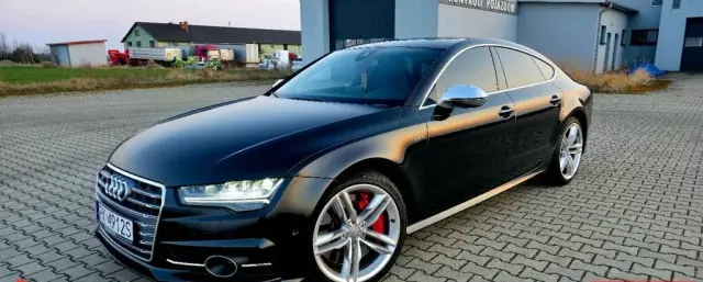 AUDI S7 