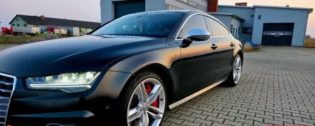 AUDI S7 