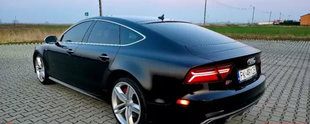 AUDI S7 