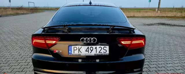 AUDI S7 