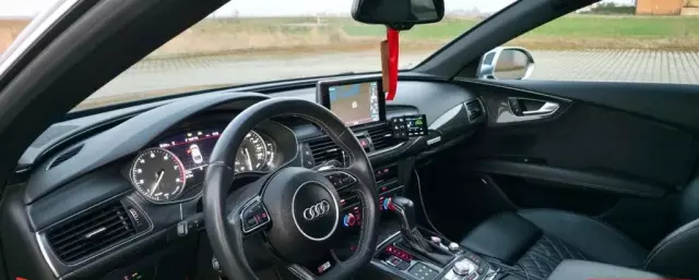 AUDI S7 