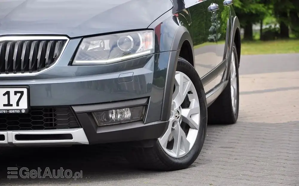 SKODA Octavia Combi 2.0 TDI 4x4 DSG Scout