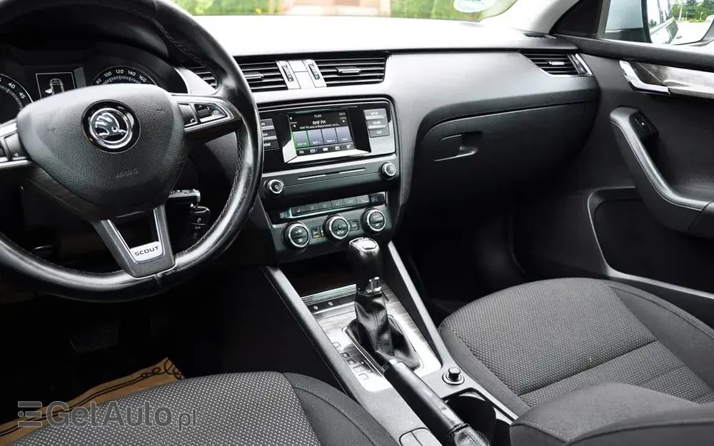 SKODA Octavia Combi 2.0 TDI 4x4 DSG Scout