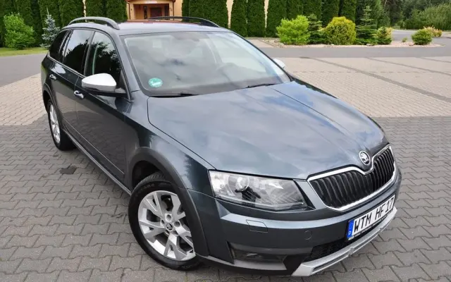 SKODA Octavia Combi 2.0 TDI 4x4 DSG Scout