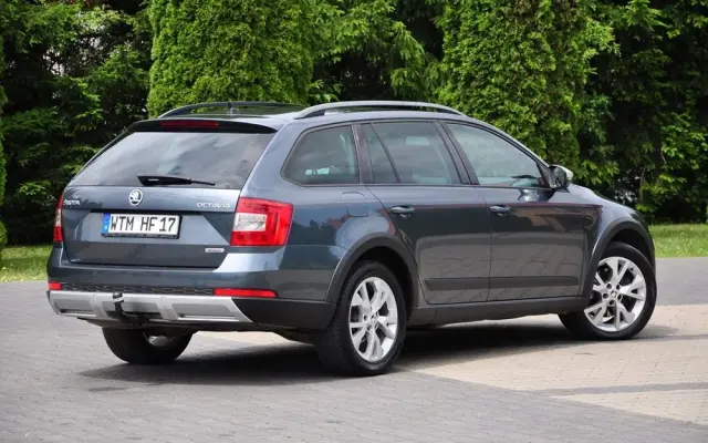 SKODA Octavia Combi 2.0 TDI 4x4 DSG Scout