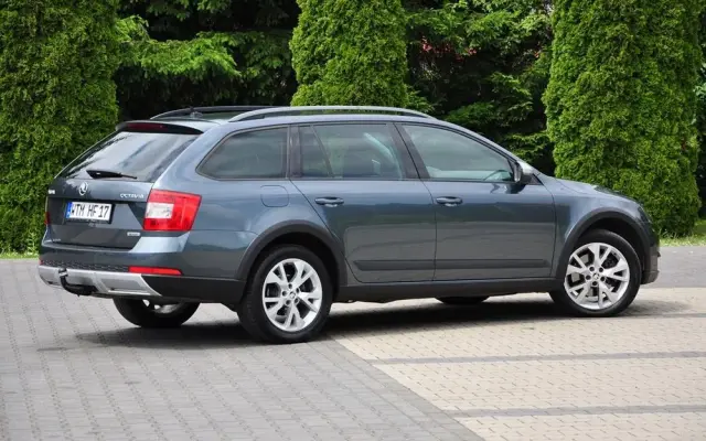 SKODA Octavia Combi 2.0 TDI 4x4 DSG Scout
