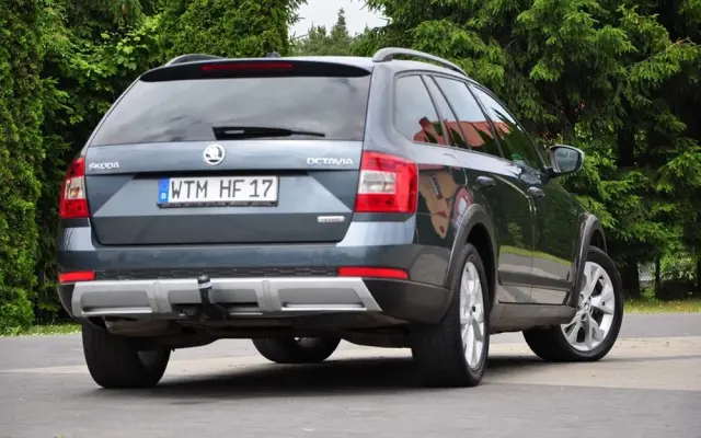 SKODA Octavia Combi 2.0 TDI 4x4 DSG Scout