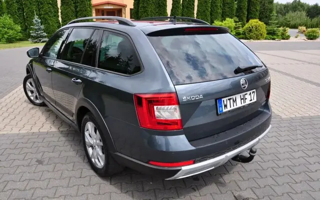 SKODA Octavia Combi 2.0 TDI 4x4 DSG Scout