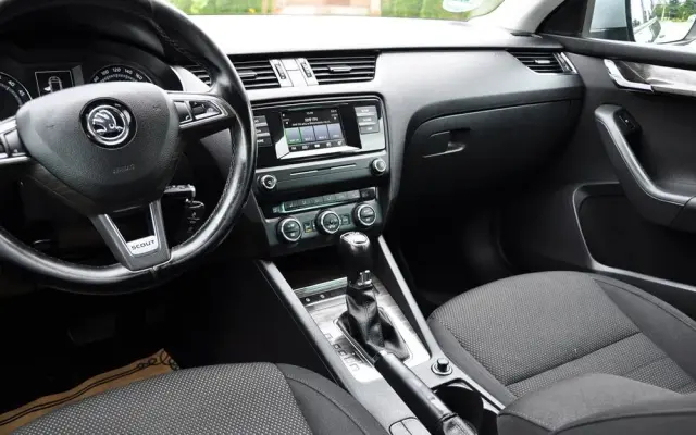 SKODA Octavia Combi 2.0 TDI 4x4 DSG Scout