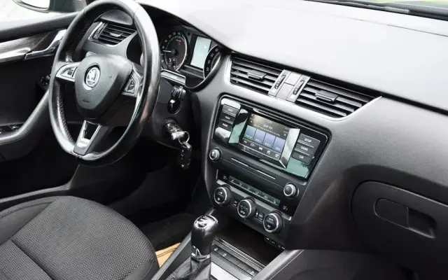 SKODA Octavia Combi 2.0 TDI 4x4 DSG Scout