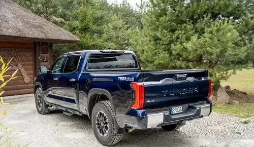 TOYOTA Tundra 