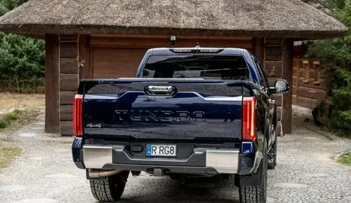 TOYOTA Tundra 