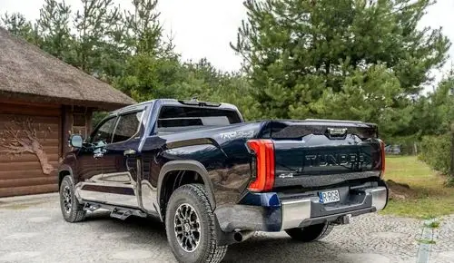 TOYOTA Tundra 