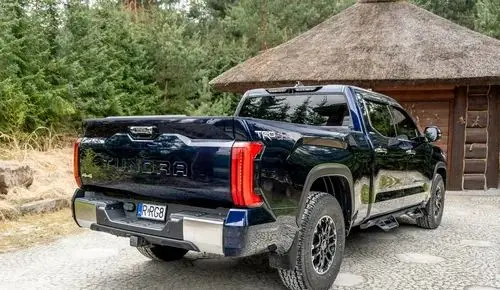 TOYOTA Tundra 