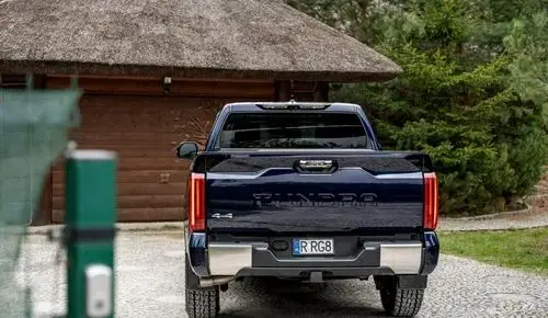 TOYOTA Tundra 