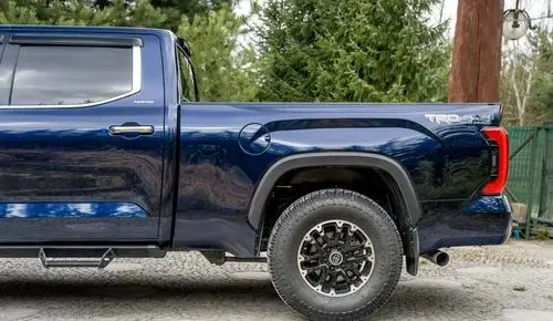 TOYOTA Tundra 