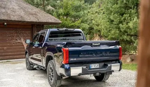 TOYOTA Tundra 