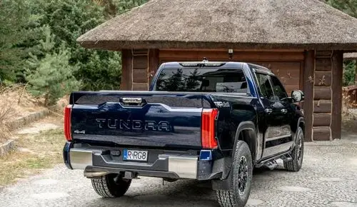 TOYOTA Tundra 