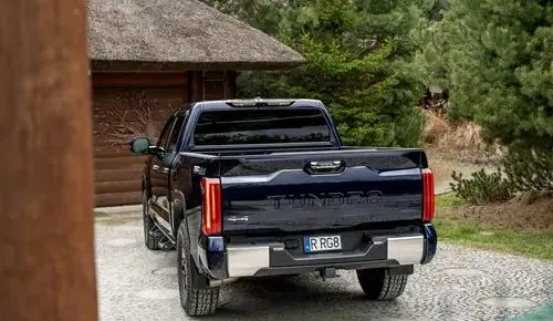 TOYOTA Tundra 